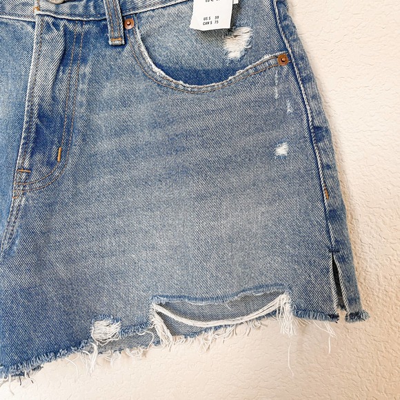 Abercrombie & Fitch Boyfriend Mid Rise Distressed Denim Shorts Size 29/8 - Picture 5 of 10